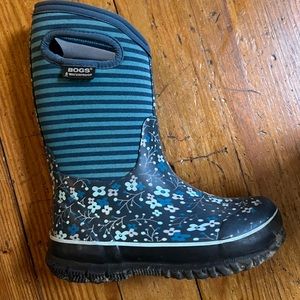 Kids Bogs used Size 1 Youth